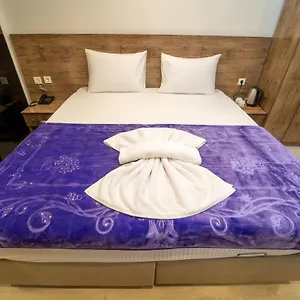Zin Hotel
